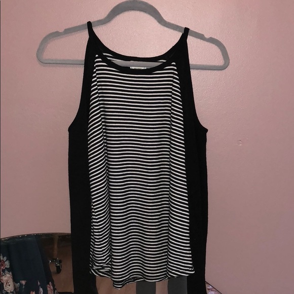 🖤Tillys long sleeve top size medium - Picture 3 of 4